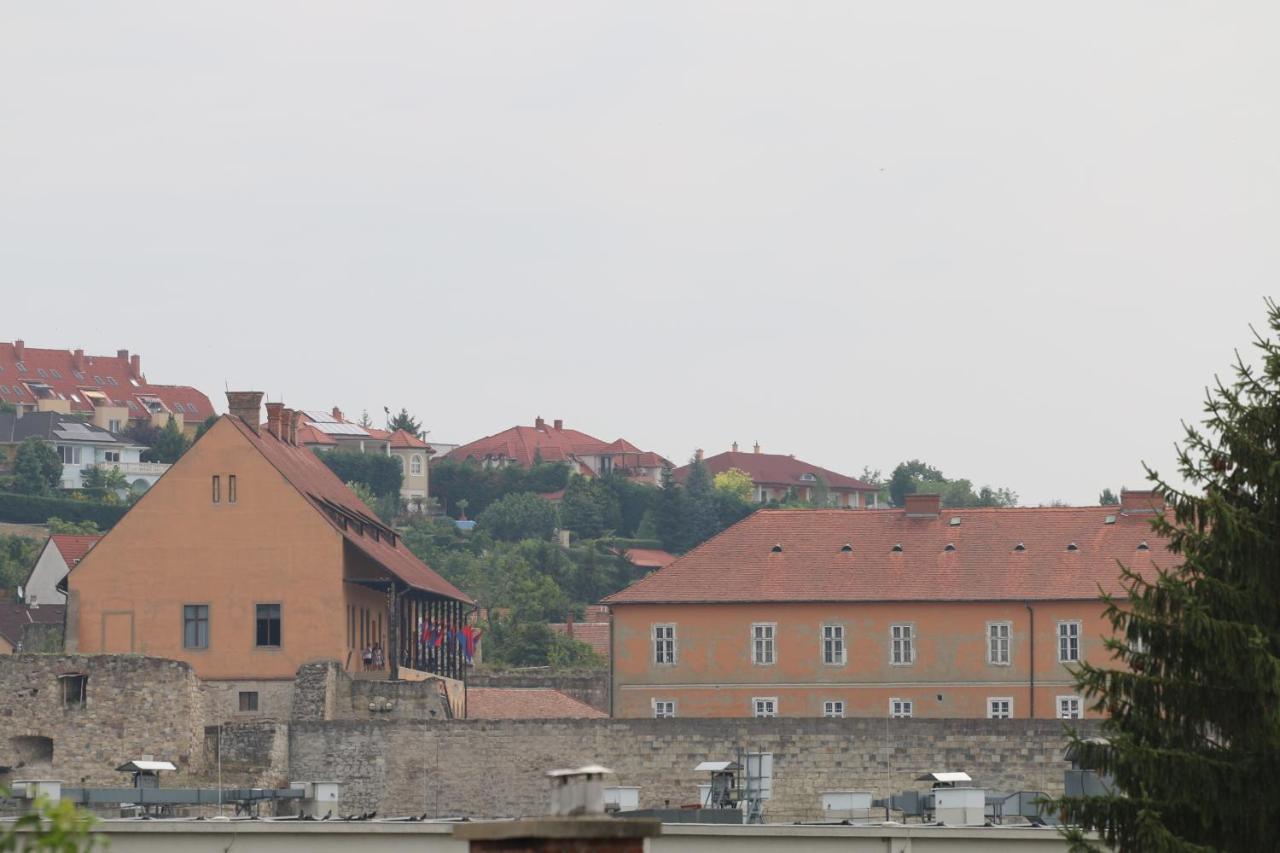 Egri Csillagocska Apartman Zewnętrze zdjęcie